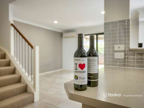 Acacia Ridge 3 Bedroom Fresh-faced townhouse in leafy Acacia Fields estate