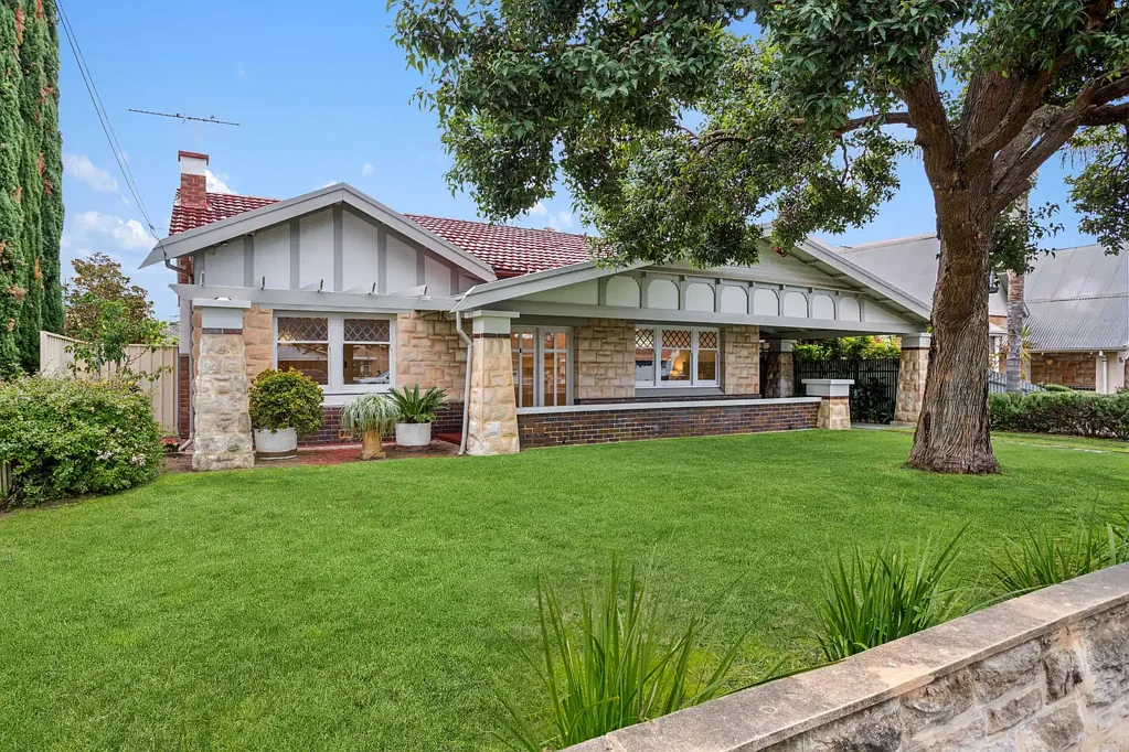 Glenelg East 5 Bedroom Amazing Stone Fronted Large Bungalow Residence