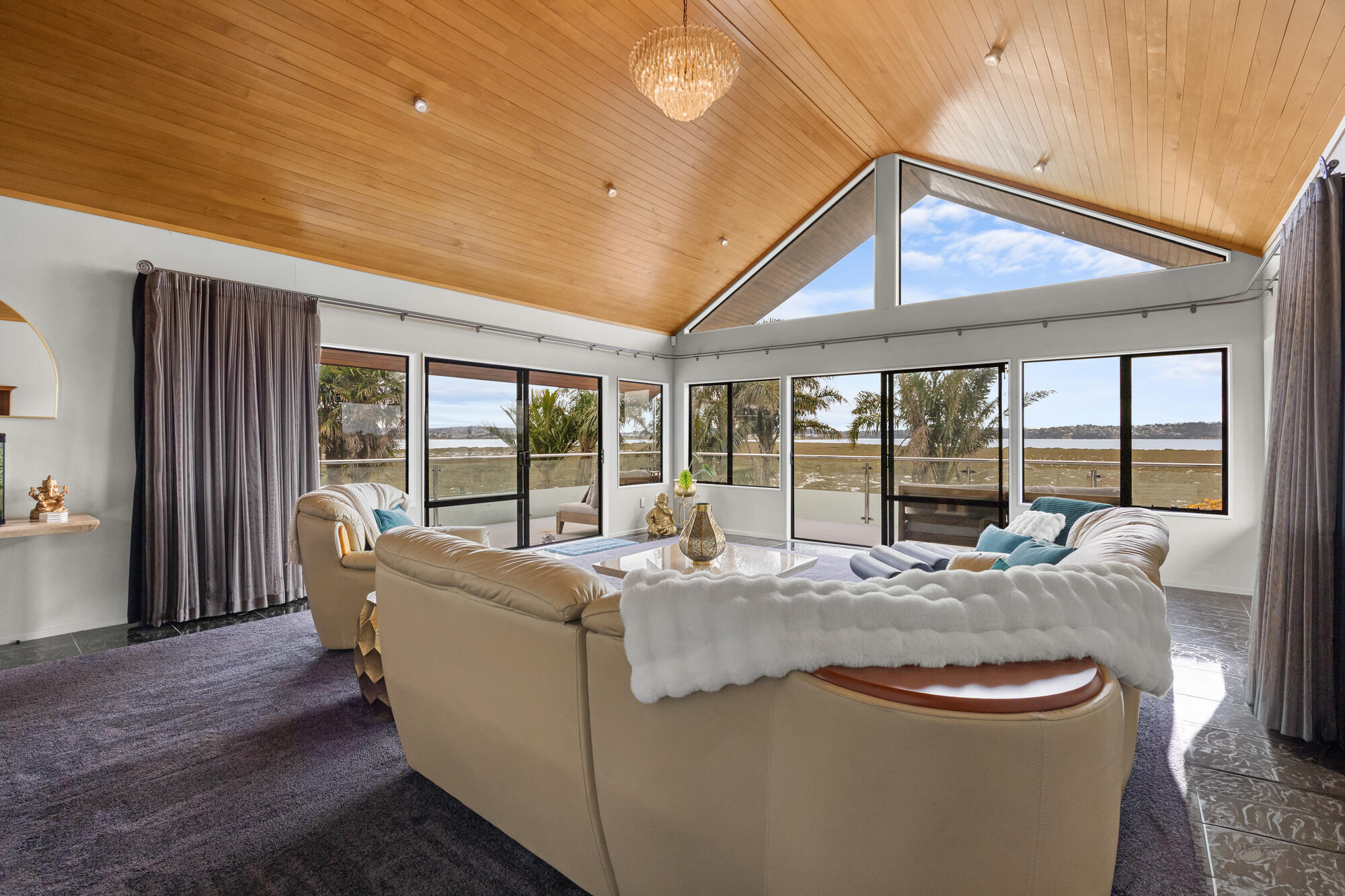 36 Dawnhaven Drive, Te Atatu Peninsula, photo 3