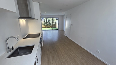 Modern 2 bed 2 bath ensuite with parking