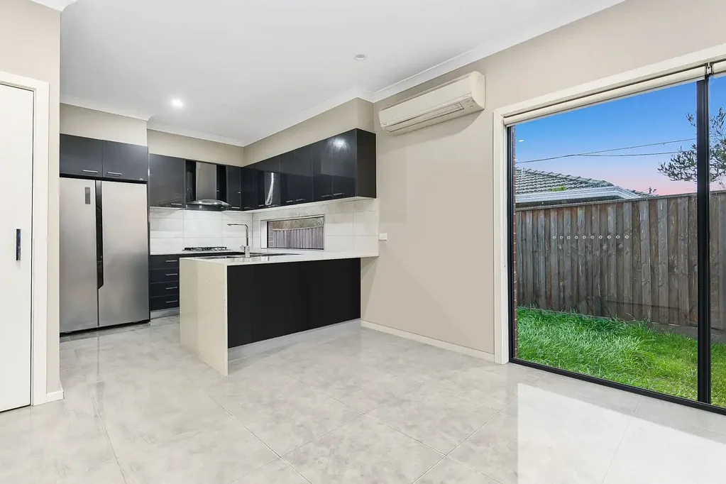 Dandenong 2 Slaapkamer The Brief: Modern Comfort Close to Shops & Parks
