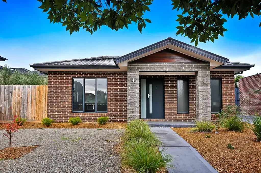 Stylish, Modern & Exceptionally Located!