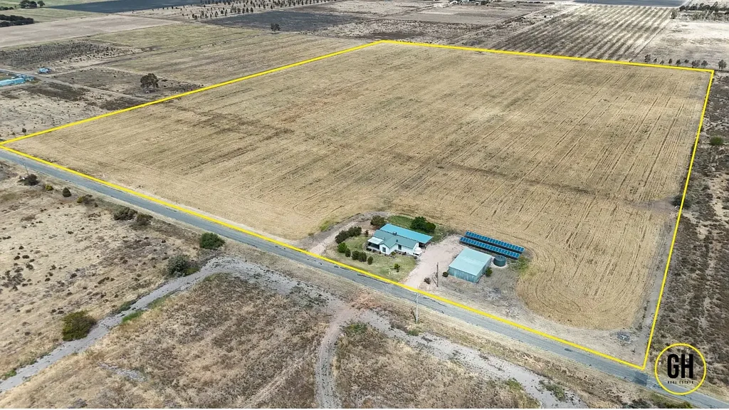 Koraleigh 2房  Rural Charm Meets Modern Efficiency – 12ha Farmlet with Solar & Tractor!
