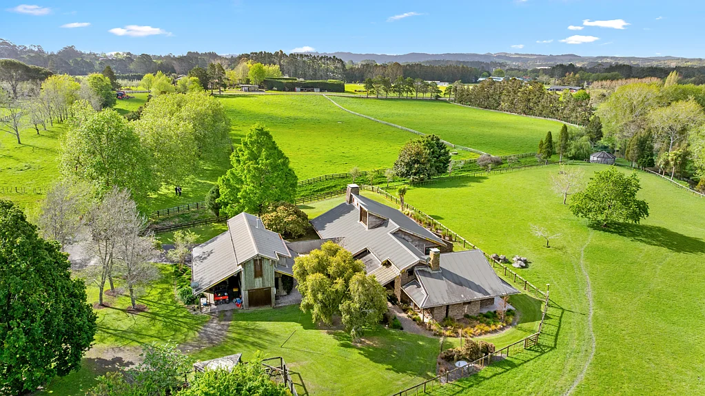Kumeu Exceptional 9-hectare subdividable country estate