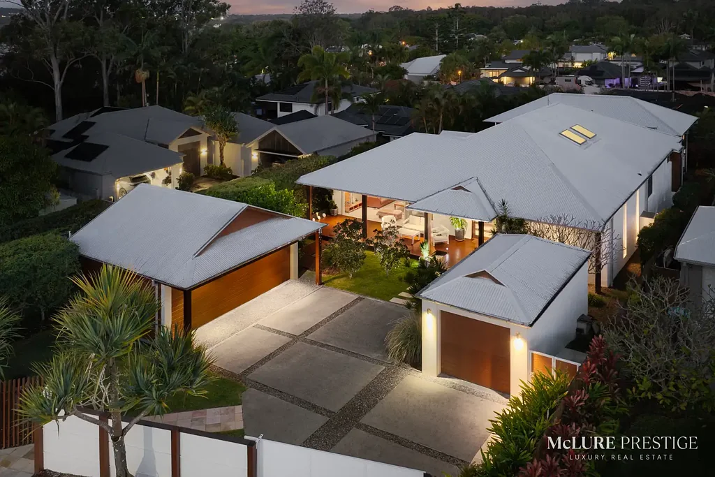 Noosaville 4房  Prestige, Position and a Rare Three-Car Garage