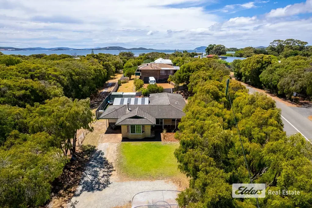 129 Bay View Drive, Little Grove, WA 6330