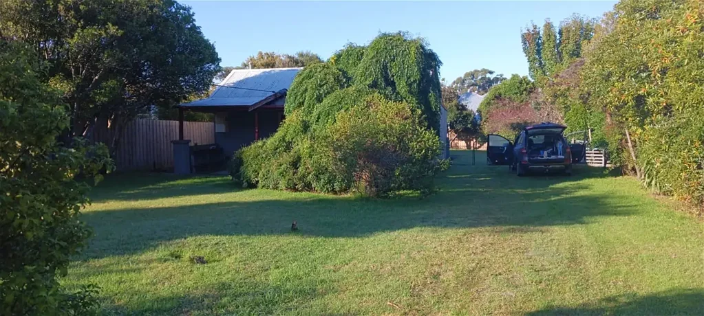 Mount Martha 4 Bedroom Majestically Situated in Old Mount Martha, approximately 200 meters to the spectacular "Birdrock Beach"