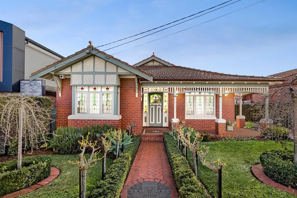 Essendon 4ਬੈੱਡਰੂਮ Executive family excellence in a prized locale