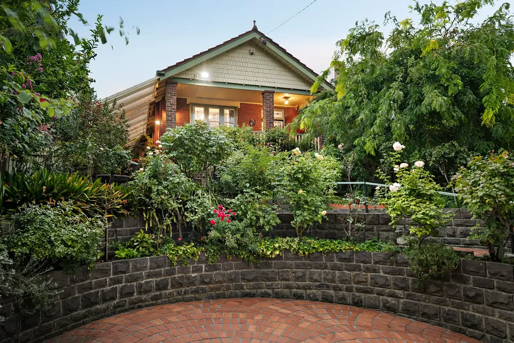 Charming 1926 California Bungalow with Lush Garden & Family-Friendly Design
