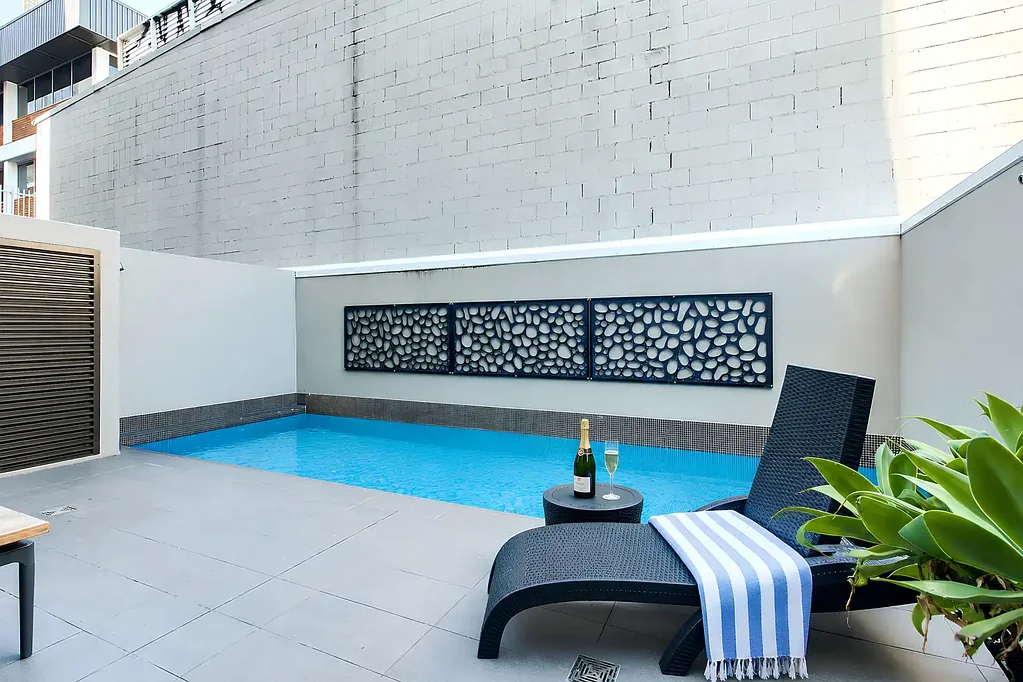 South Brisbane 2Zimmer SAFE FIRST HOME OR INVESTMENT!