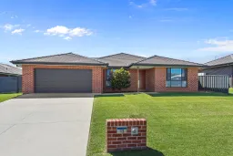 13 Simmental Way, Tamworth