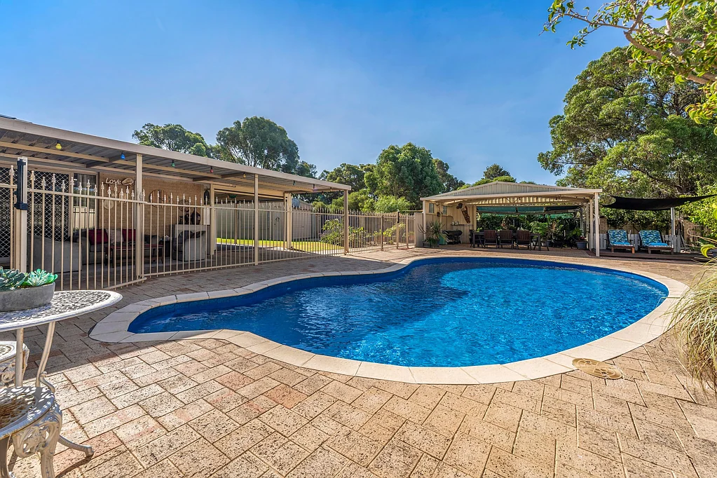 23 Sunningdale Circle, Cooloongup, WA 6168
