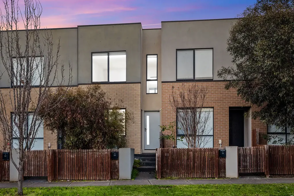 Sunshine 2房 STYLISH TOWNHOUSE IN PRIME SUNSHINE LOCATION STYLISH TOWNHOUSE IN PRIME SUNSHINE LOCATION
