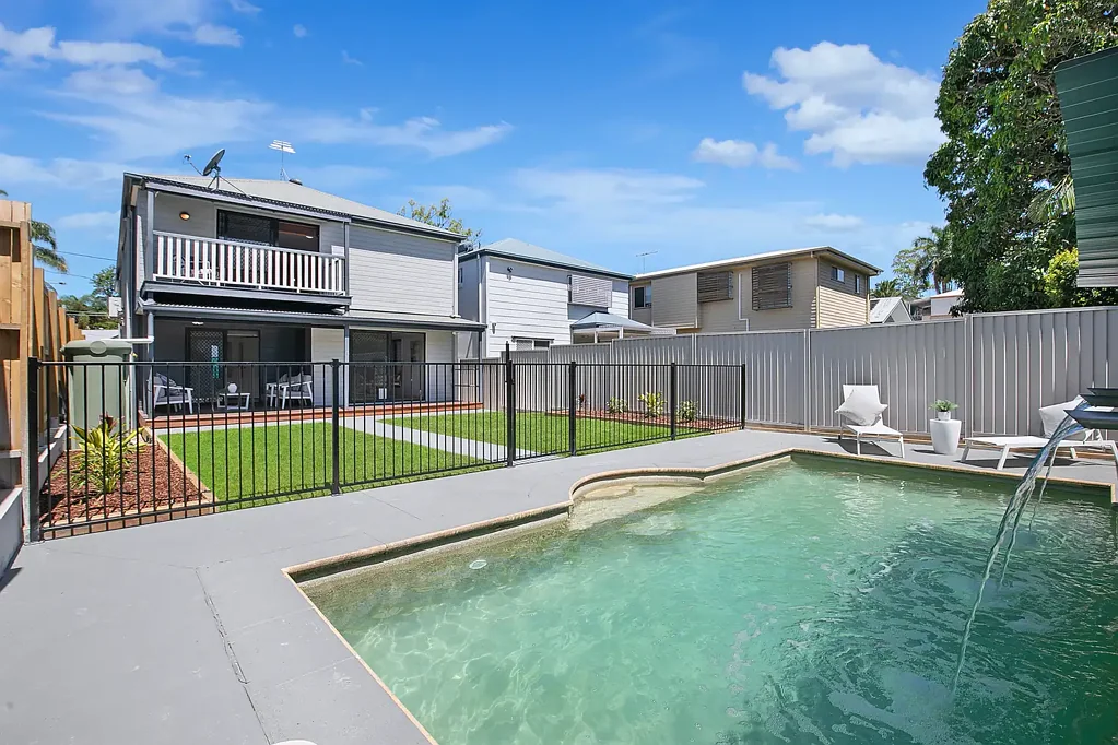Manly 4Zimmer Flexible family living in Manly's coveted terraces - Dual-living style layout + pool, 300m to the Village