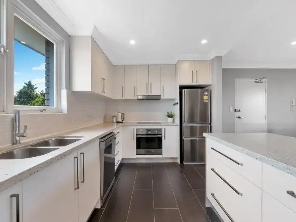 Renovated Top Floor Boutique Apartment with Stunning Views