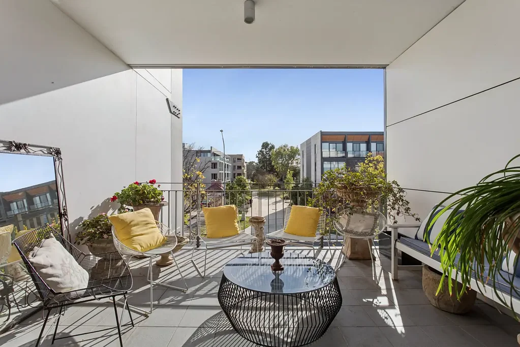 Kingston 2ห้องนอน Stunning and Sunny Two Bedroom