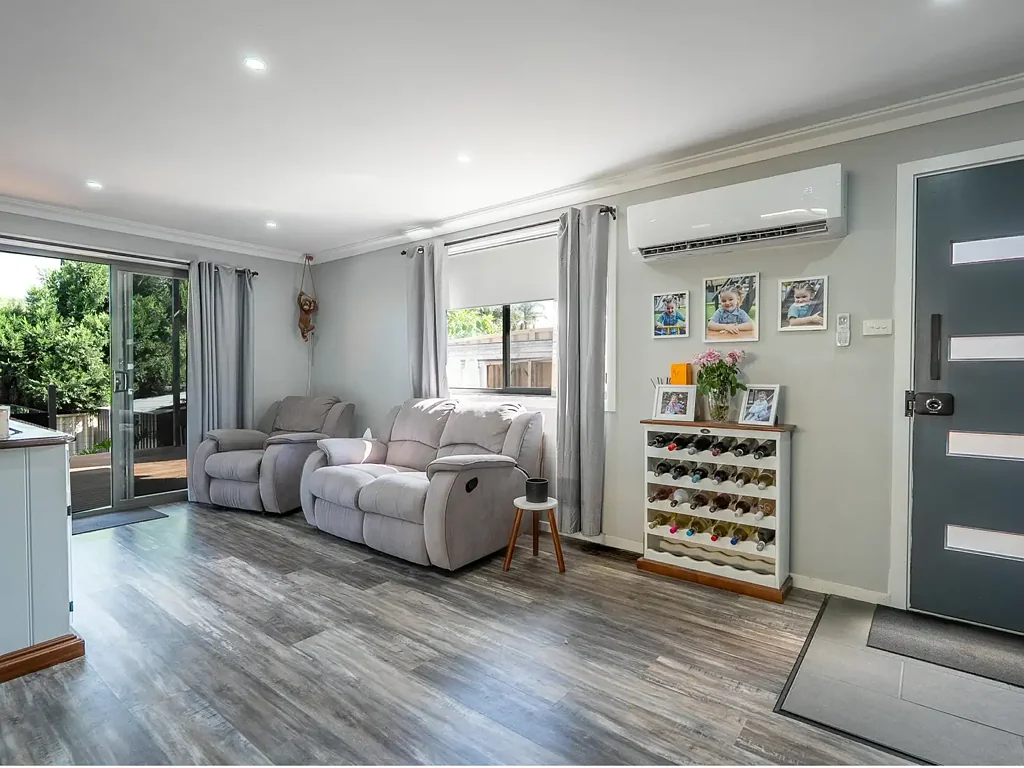 2/116 Chasselas Avenue, Eschol Park, NSW 2558