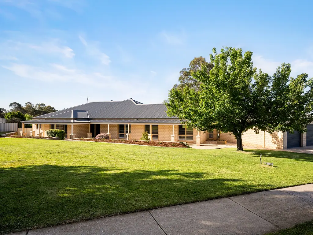 West Wodonga 5Phòng ngủ Contemporary and Spacious Family Home