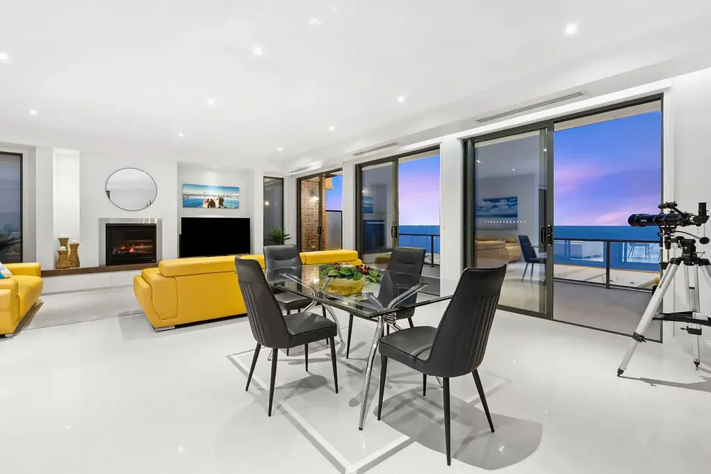 Rippleside 4房  Prestige Waterfront Living with Cliff Top Views