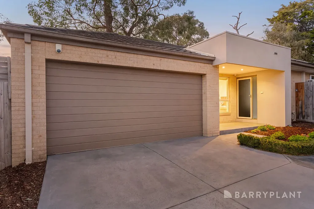 Boronia 3chambre Private retreat with parkland beyond.