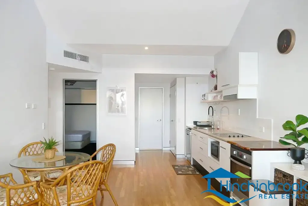 Furnished Apartment - Two bedroom, two bathroom, balcony & rooftop