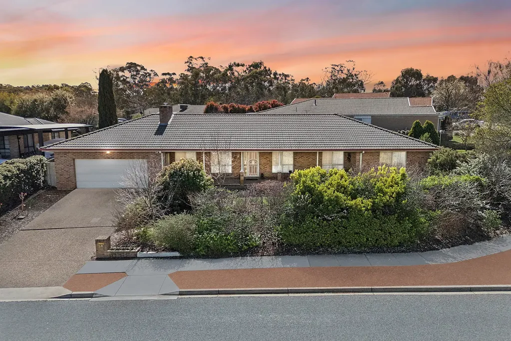 Amaroo 5房  Elegant Five-Bedroom Home Designed for Family Comfort