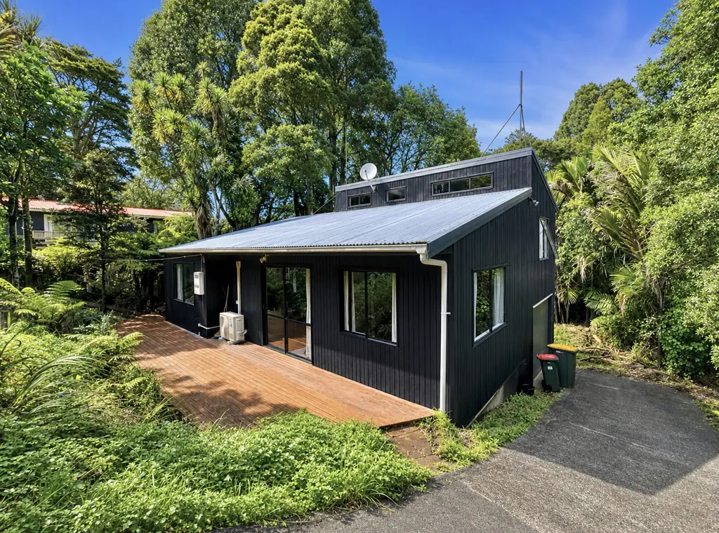 Peaceful Bush Retreat in Laingholm