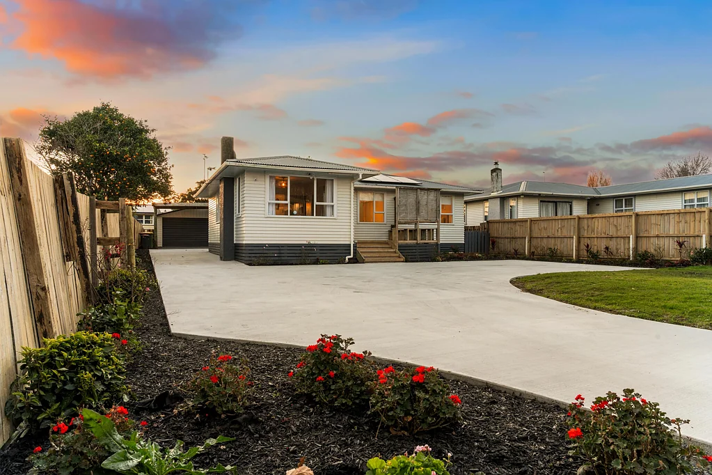 Mangere Bridge 3બેડરૂમ RENOVATED & READY FOR FAMILY LIVING