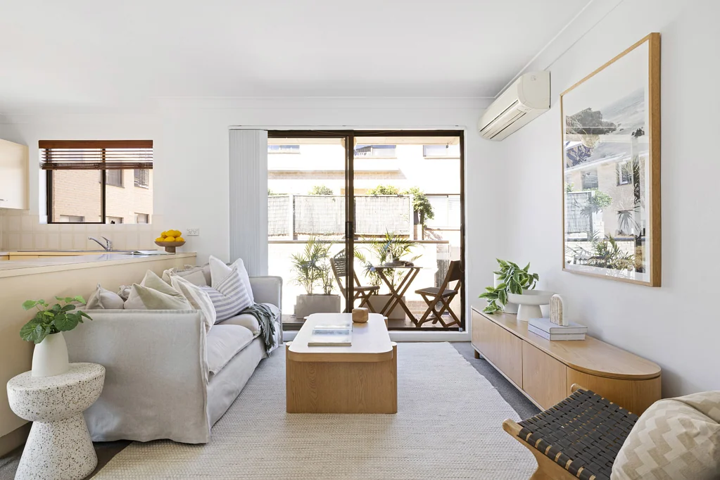 Fairlight 2 Bedroom Bright and Spacious Apartment in Prime Fairlight Location