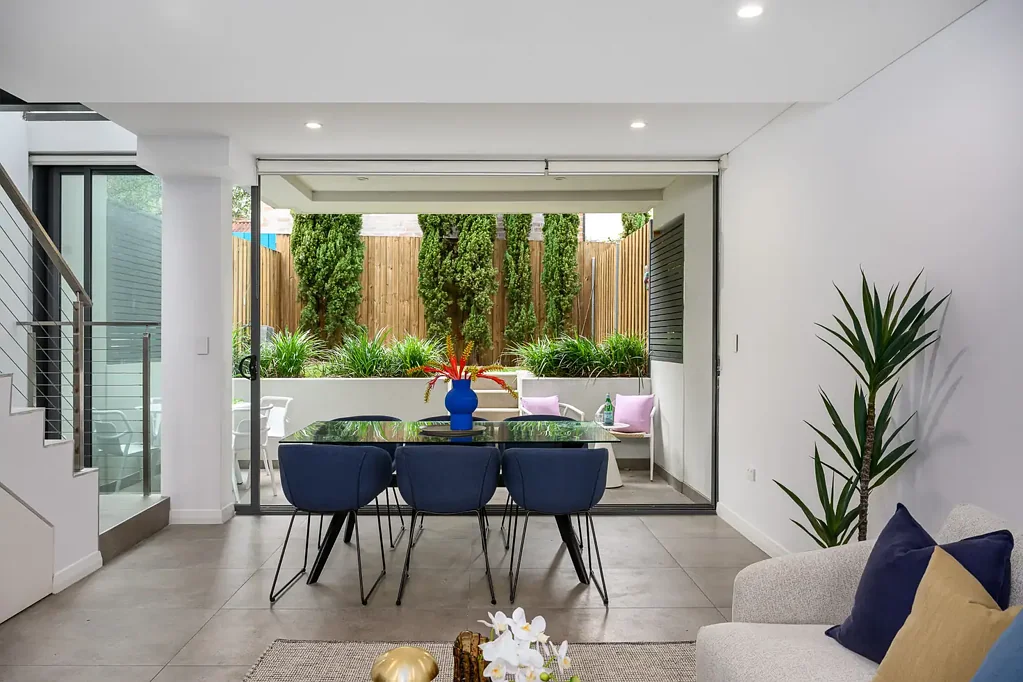 Marrickville 3침실 Chic Tri-Level Terrace Showcasing Modern Design
