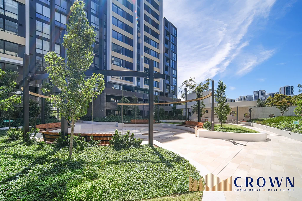 Macquarie Park 4房 Macquarie大学旁 4卧带步入式衣帽间 Gaggenau厨房 阳台全景视野 2车位充电站 瑜伽室 水景庭院 Near new sunny North facing executive grand 4-bedrooms apartment with sweeping University campus view - View as advertised or by private appointment