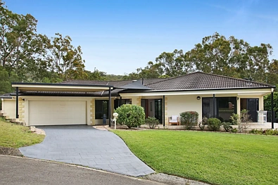Mudgeeraba 4कमरा Your Private Nature Retreat with Skyline Views Awaits!