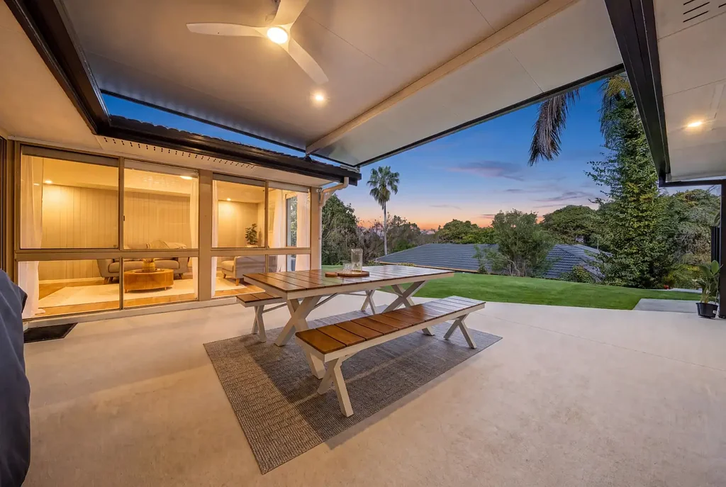 Helensvale 4Zimmer Meticulously Renovated Coastal-Inspired Family Retreat
