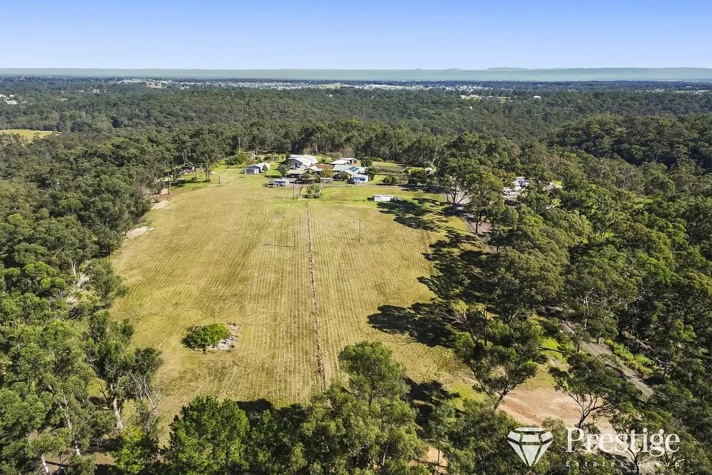 Kenthurst 9 Bedroom Acreage Lifestyle with
Possibilities …. Unlimited potential