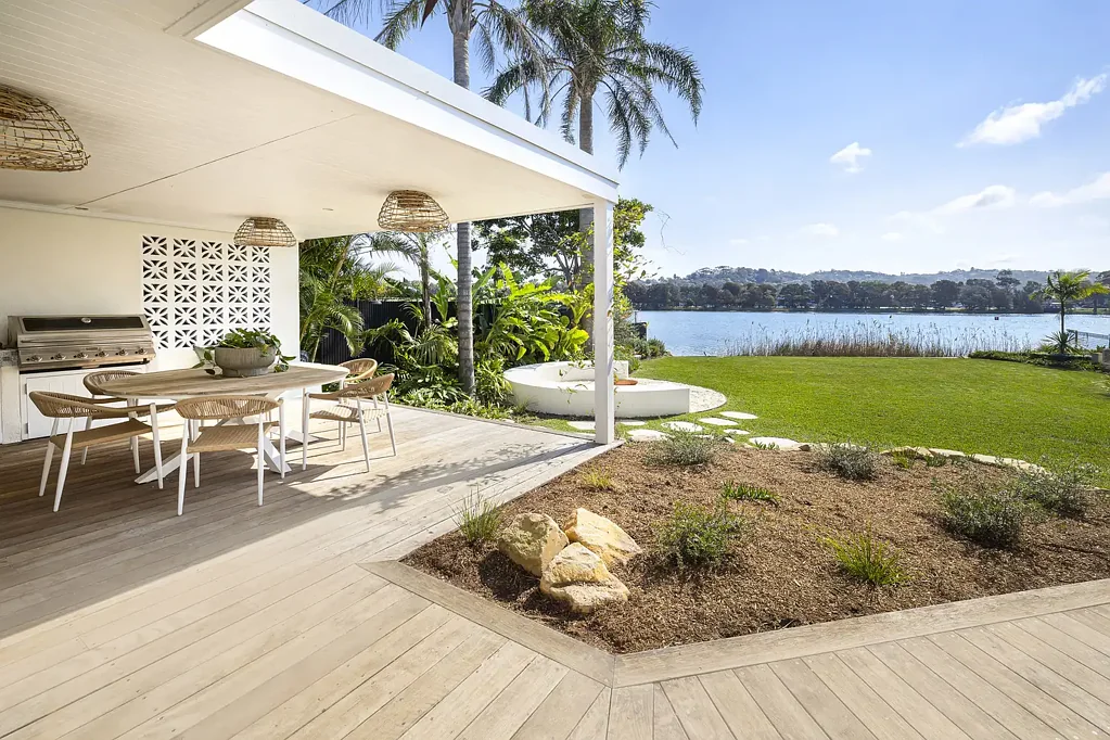 Narrabeen 4ਬੈੱਡਰੂਮ A Mediterranean-Inspired Villa Between Lake and Surf