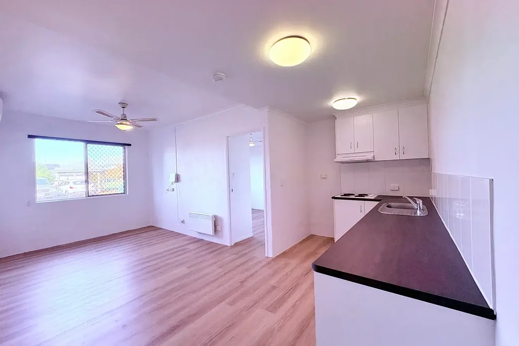 Cosy Unit on Ground Floor - Convenient Living Across from USQ