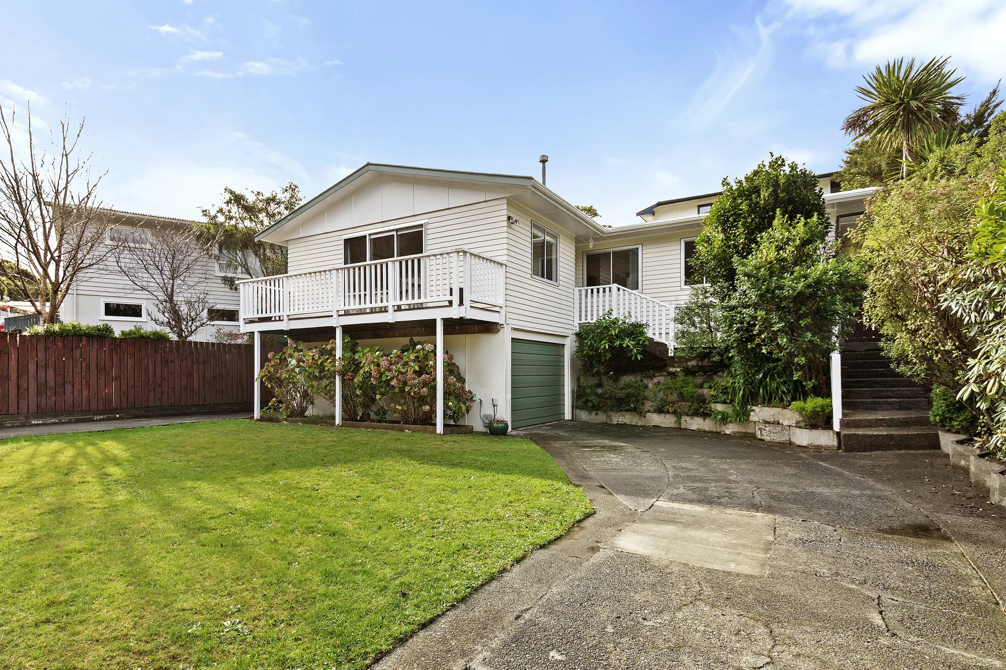 Wainuiomata 3ਬੈੱਡਰੂਮ Elevated Living with Space to Enjoy