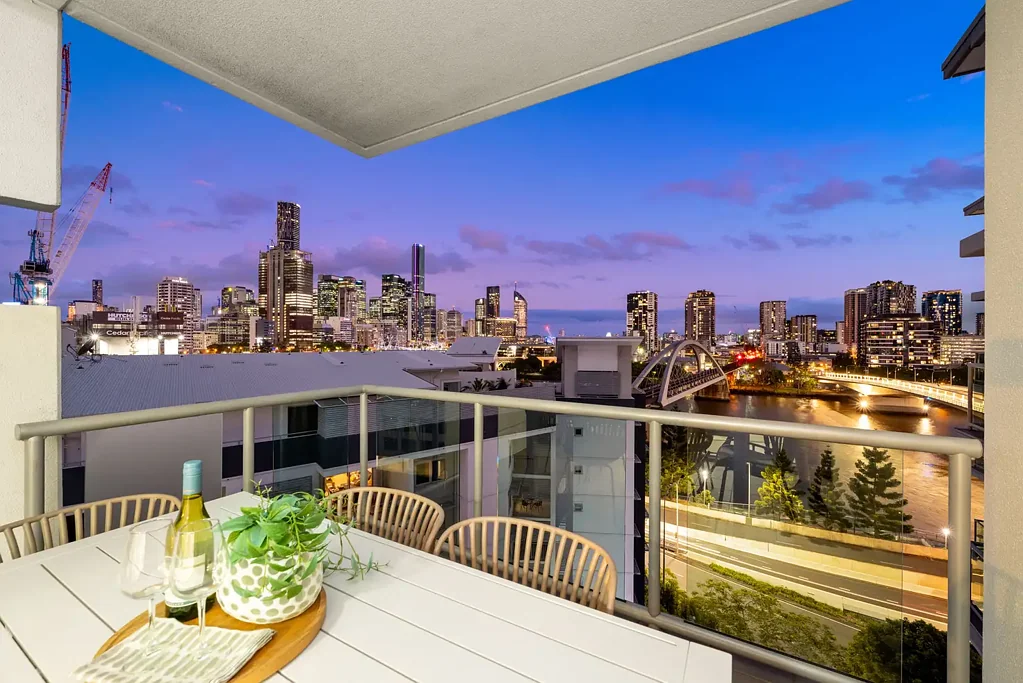 Brisbane City 2બેડરૂમ Stylish Apartment with City Views & Exclusive Rooftop
