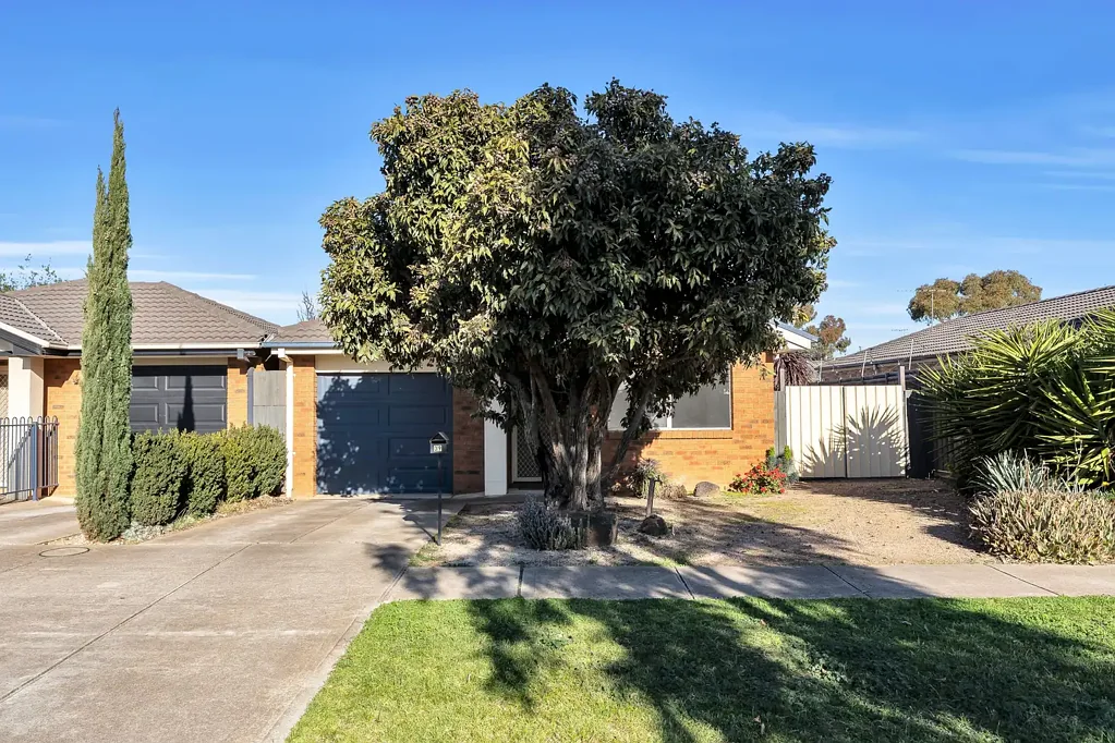 HOME FOR RENT IN THE HEART OF WERRIBEE