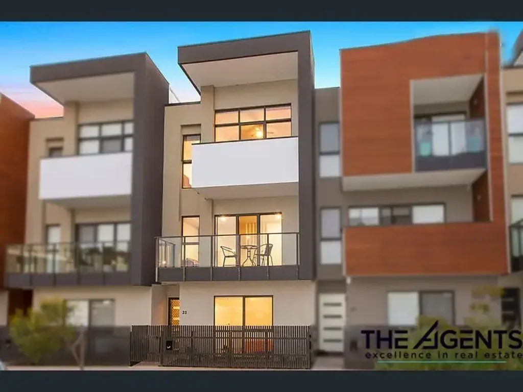 MODERN & CONTEMPORARY TOWNHOUSE