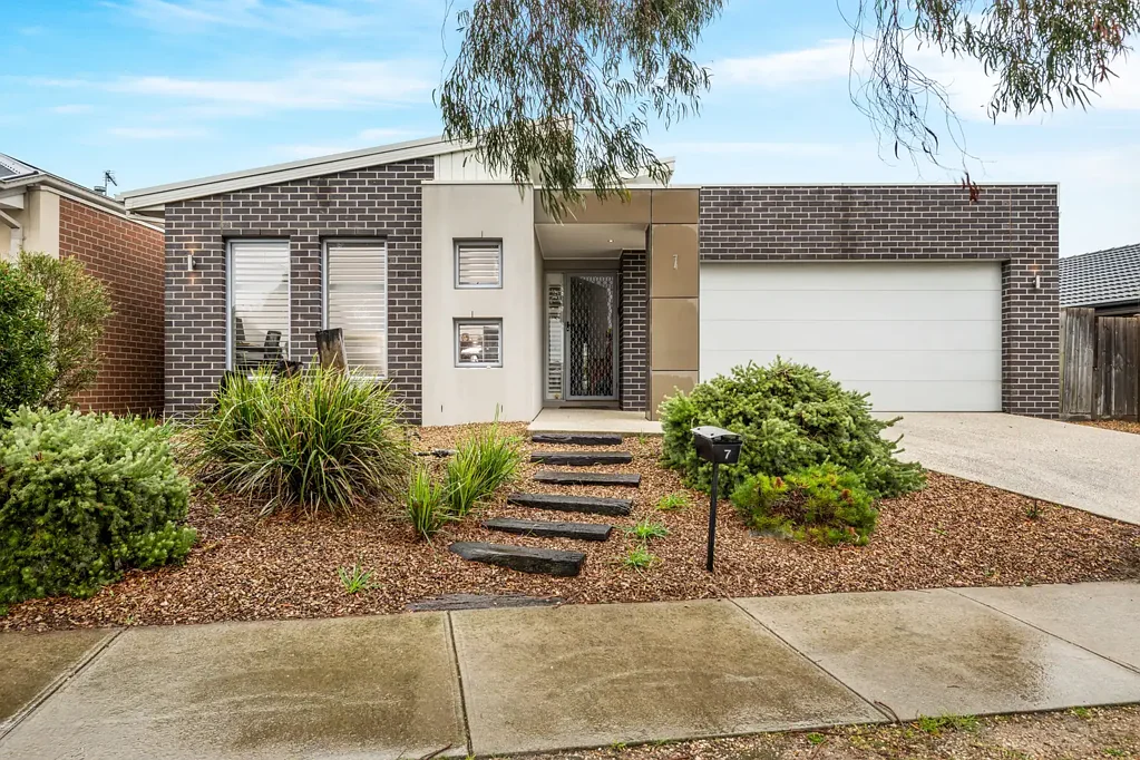 Curlewis 3ਬੈੱਡਰੂਮ Stunning Custom-Built Residence – Style, Comfort & Location Combined