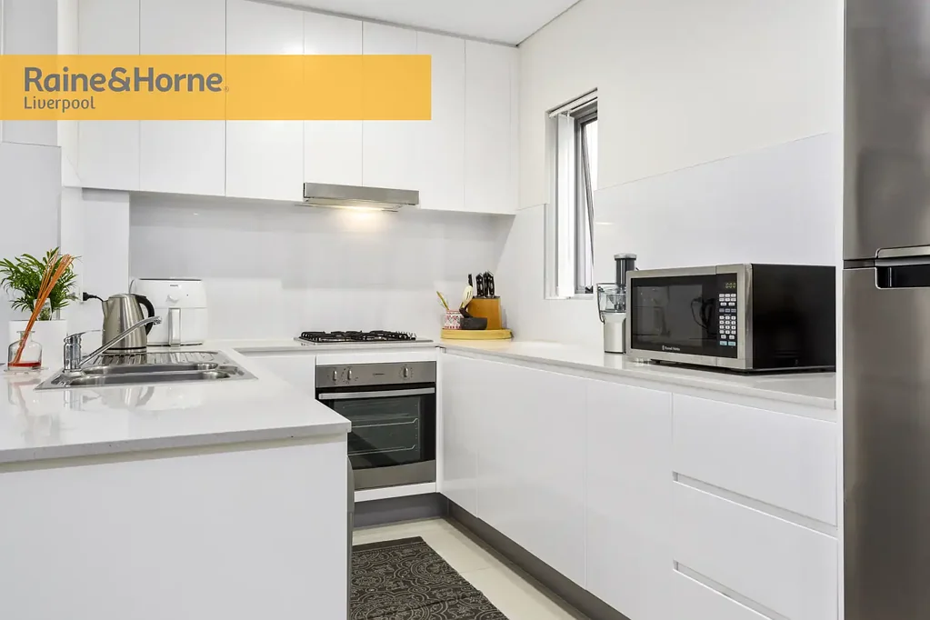MODERN APARTMENT - FANTASTIC LOCATION!