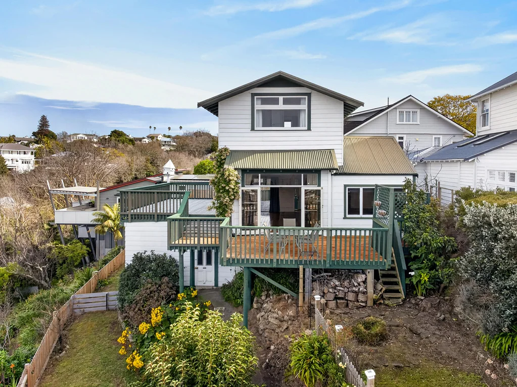 Napier Hill 3 Bedroom Where Character Meets the Coast.
