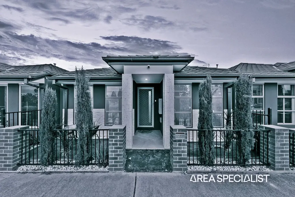 12 Titan Lodge Walk, Pakenham, VIC 3810