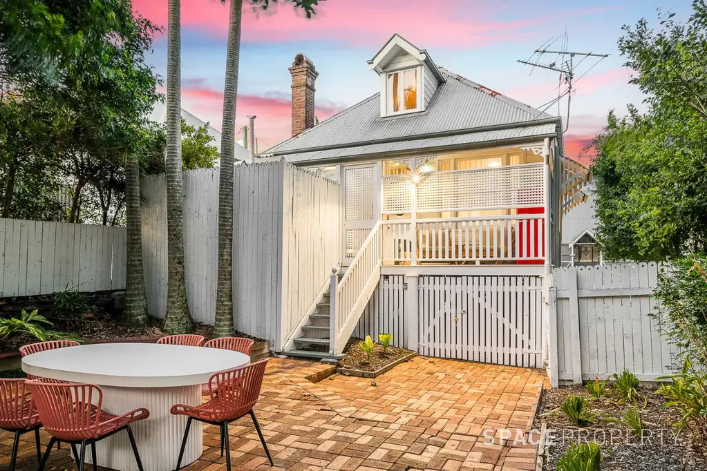 12 Hipwood Street, Spring Hill, QLD 4000