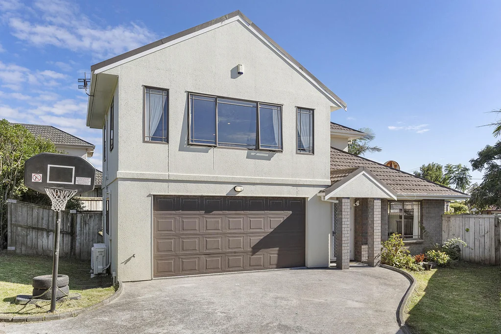 Westgate 3 Bedroom Freehold + Stand Alone + Double Garage + Backyard