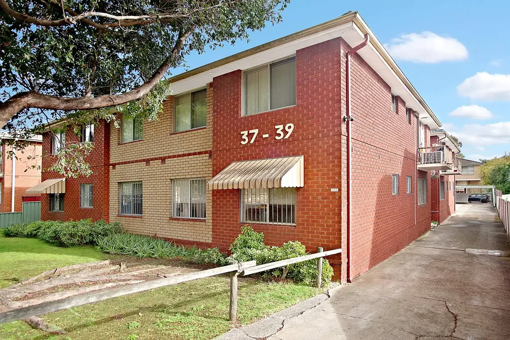 11/37-39 Loch, Campsie, NSW 2194
