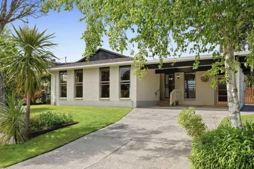 New Plymouth Central 3 Bedroom Elegant Brick Beauty
