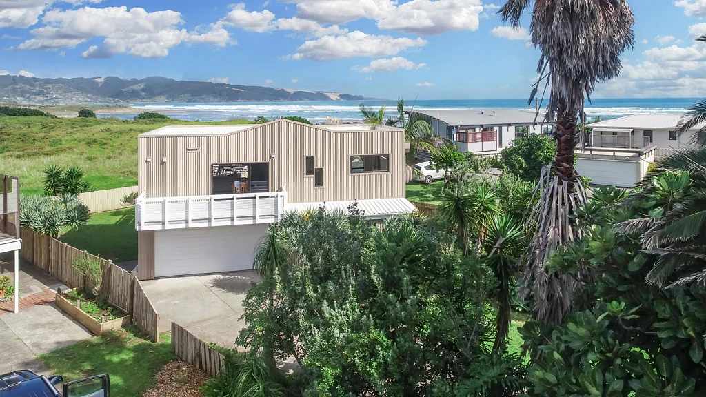 Ahipara 4房  COASTAL ESCAPE ONLY STEPS TO THE BEACH
