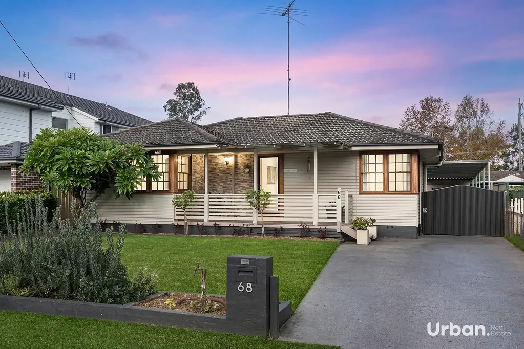 Hobartville 3Habitaciones R3 ZONED OPPORTUNITY-Charming Cottage with Side Access and Studio